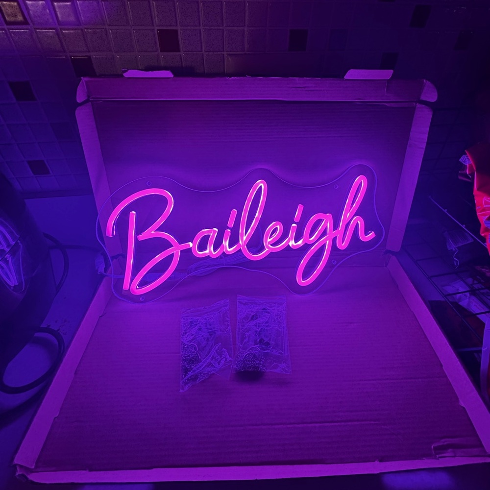 Neon purple name sign Baileigh
Brand new in box.